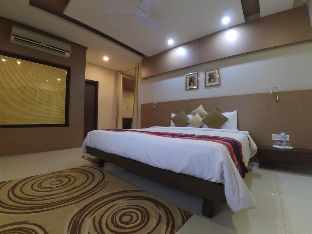 Dibrugarh Club House Hotel Luaran gambar