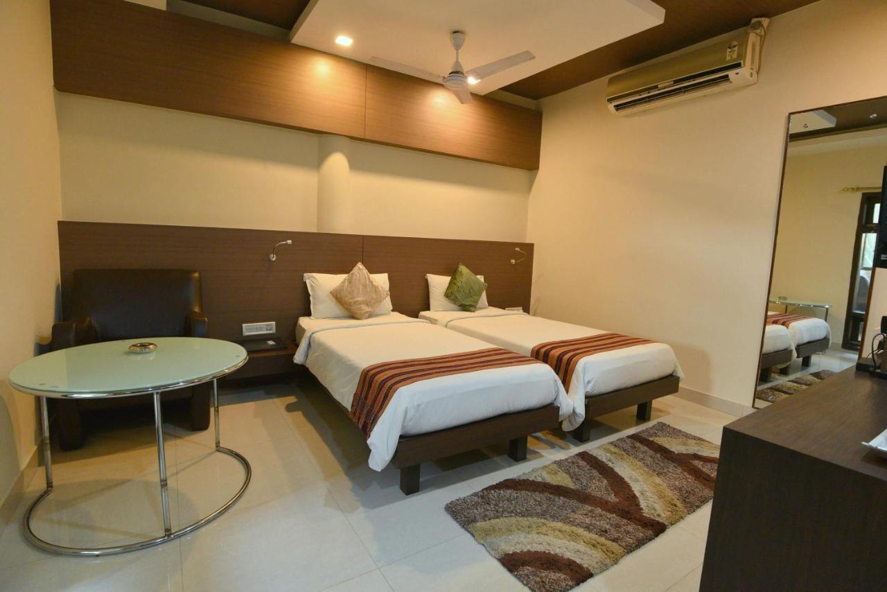 Dibrugarh Club House Hotel Luaran gambar